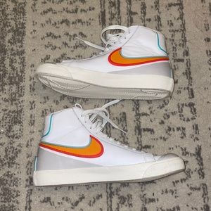 ‘20 Blazer Mid ‘77 infinite Kumquat’